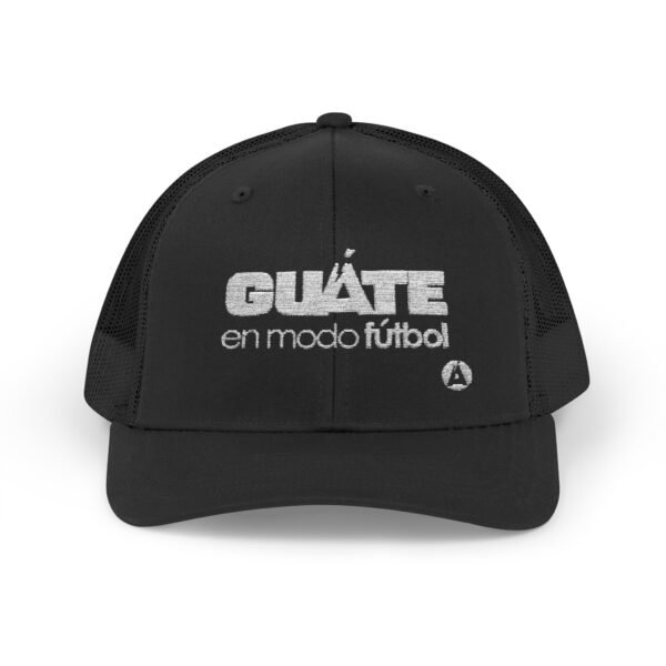 Elegante gorra Trucker bordada de GUATE, perfecta para ir al estadio a los partidos de fútbol y salidas informales.