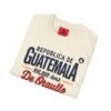 Celebra tu herencia guatemalteca con esta camiseta unisex, perfecta para pasear.