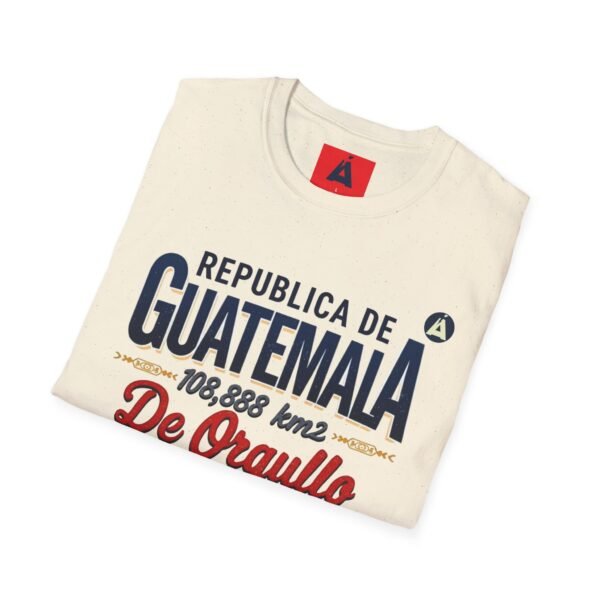 Celebra tu herencia guatemalteca con esta camiseta unisex, perfecta para pasear.