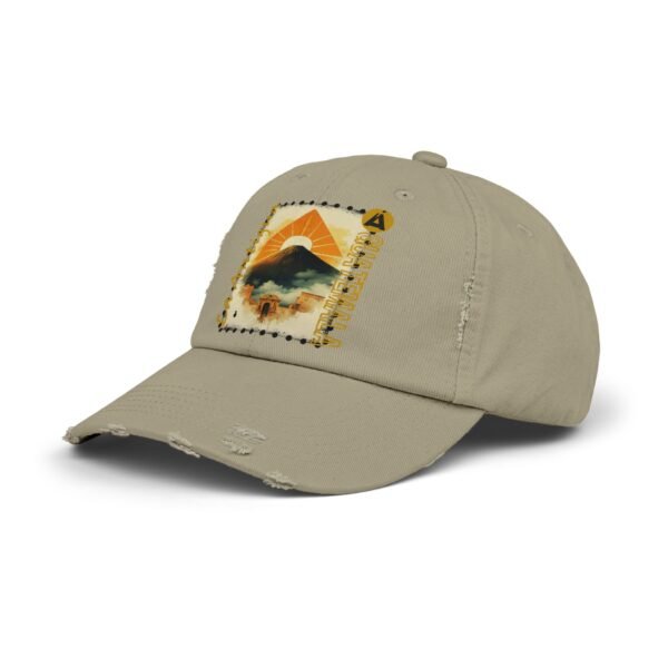 Gorra unisex de inspiración vintage con efecto desgastado de La Antigua Guatemala. Perfecta para un look casual.