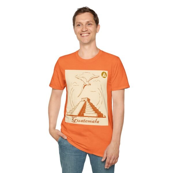 Camiseta unisex gráfica vintage de Guatemala, es el recuerdo de viaje perfecto para aventureros y viajeros.