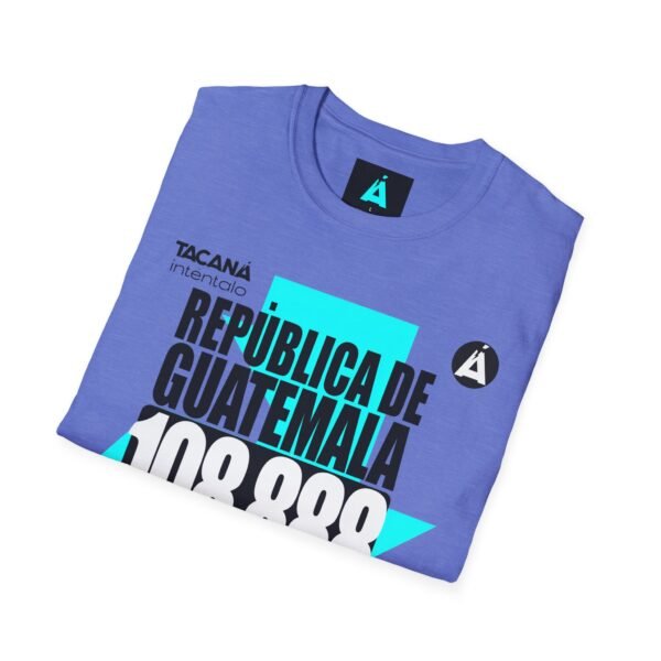Celebra tu herencia guatemalteca con esta camiseta unisex, perfecta para pasear.