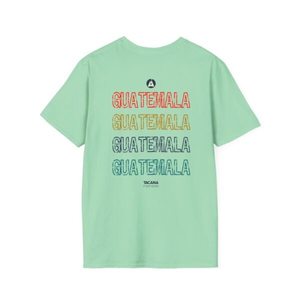 Celebra tu herencia guatemalteca con esta camiseta unisex, perfecta para pasear.