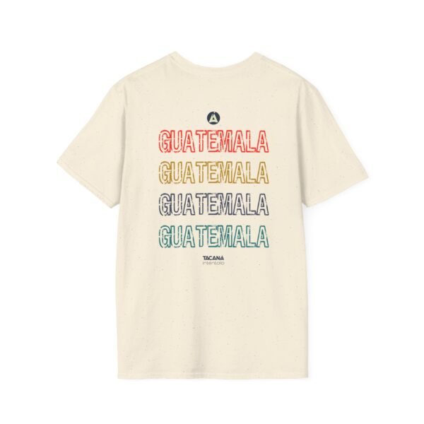 Celebra tu herencia guatemalteca con esta camiseta unisex, perfecta para pasear.