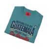 Celebra tu herencia guatemalteca con esta camiseta unisex, perfecta para pasear.