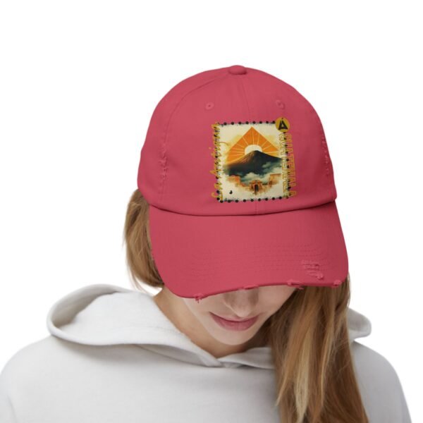 Gorra unisex de inspiración vintage con efecto desgastado de La Antigua Guatemala. Perfecta para un look casual.