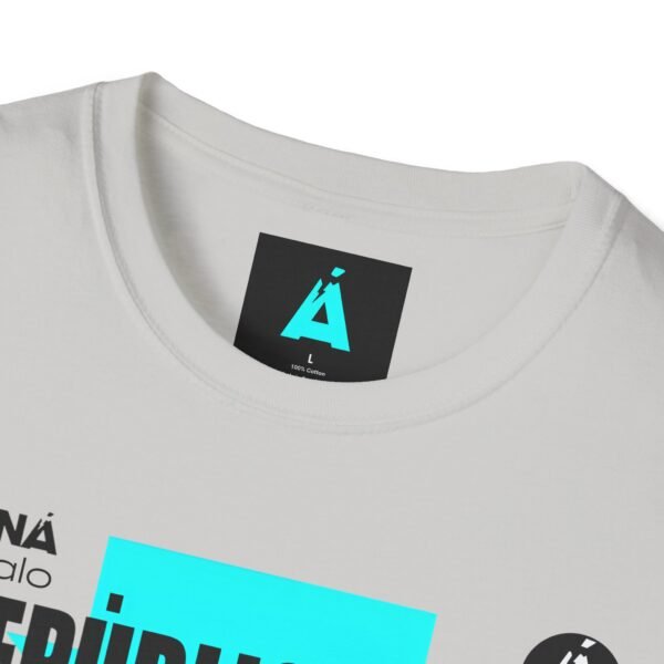 Celebra tu herencia guatemalteca con esta camiseta unisex, perfecta para pasear.