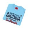 Celebra tu herencia guatemalteca con esta camiseta unisex, perfecta para pasear.