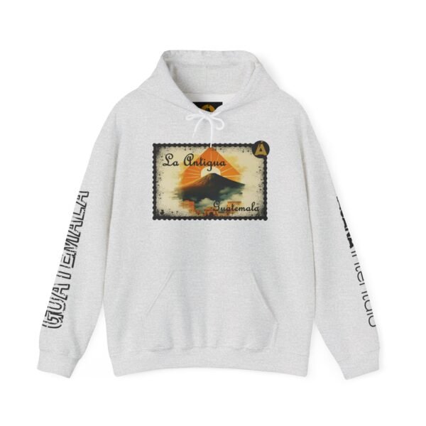 Sudadera unisex vintage de Guatemala con capucha, comoda y radiante con un aire retro y una calidez acogedora.