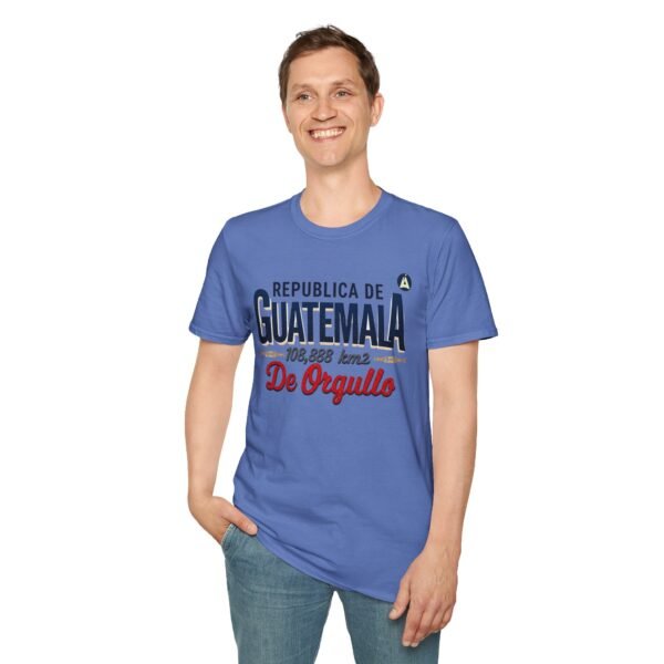 Celebra tu herencia guatemalteca con esta camiseta unisex, perfecta para pasear.