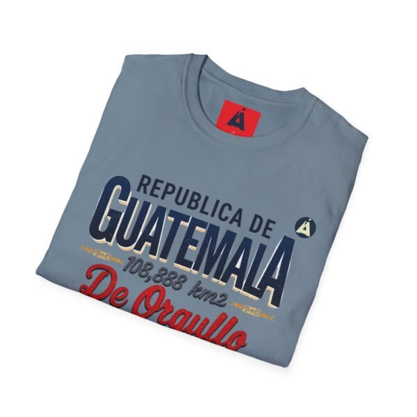 Celebra tu herencia guatemalteca con esta camiseta unisex, perfecta para pasear.
