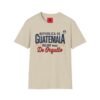 Celebra tu herencia guatemalteca con esta camiseta unisex, perfecta para pasear.