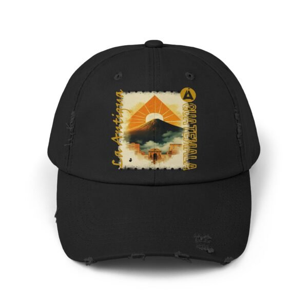 Gorra unisex de inspiración vintage con efecto desgastado de La Antigua Guatemala. Perfecta para un look casual.