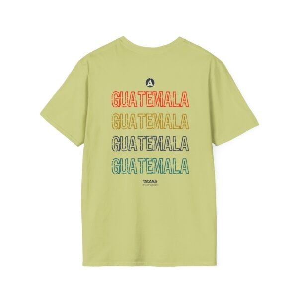Celebra tu herencia guatemalteca con esta camiseta unisex, perfecta para pasear.