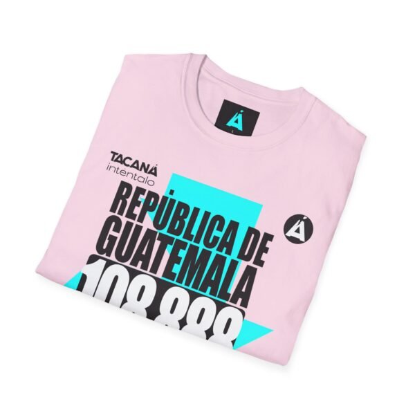 Celebra tu herencia guatemalteca con esta camiseta unisex, perfecta para pasear.