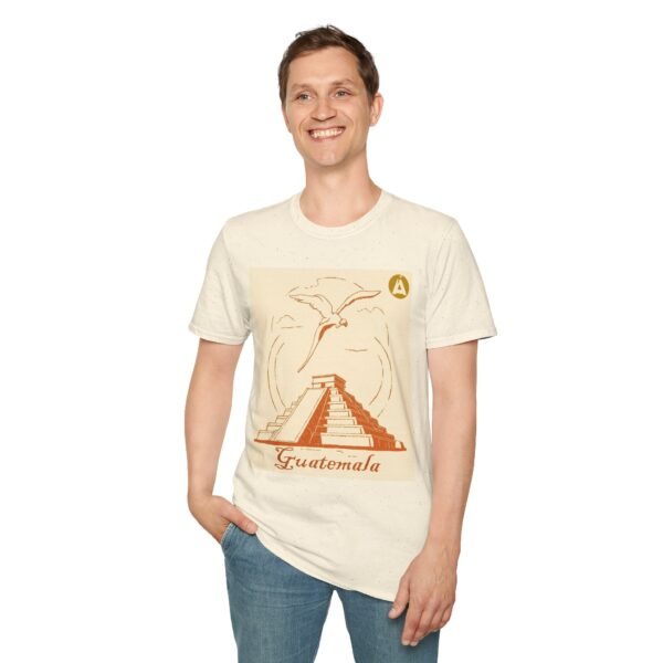 Camiseta unisex gráfica vintage de Guatemala, es el recuerdo de viaje perfecto para aventureros y viajeros.