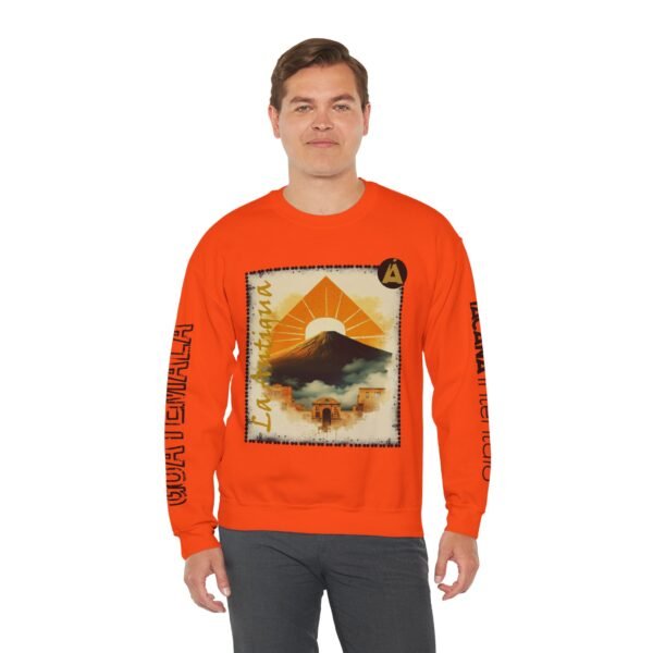 Abrigate con esta sudadera unisex inspirada en Guatemala, perfecta para los amantes de la moda viajera vintage.