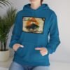 Sudadera unisex vintage de Guatemala con capucha, comoda y radiante con un aire retro y una calidez acogedora.