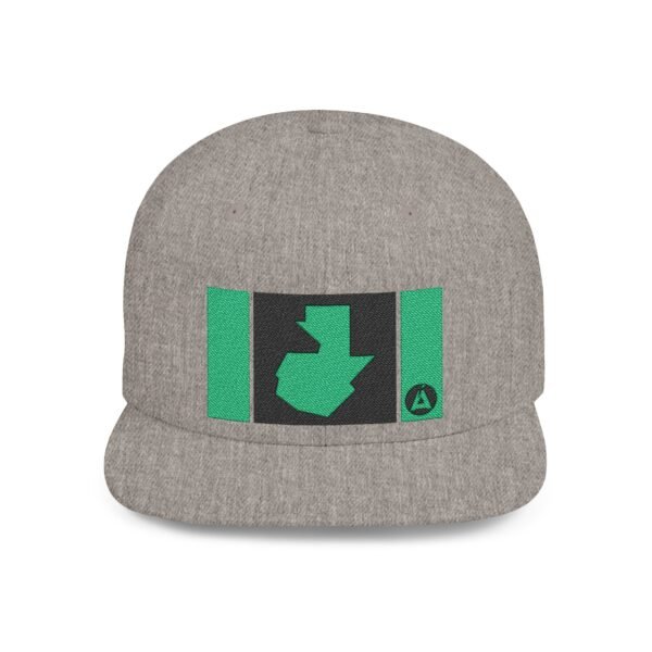 Gorra plana con visera ajustable y diseño de GUATE,  moderna para uso casual.