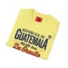 Celebra tu herencia guatemalteca con esta camiseta unisex, perfecta para pasear.
