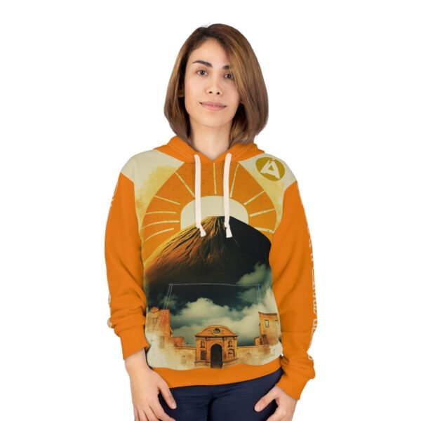 Luce con estilo esta vibrante sudadera con capucha de La Antigua, perfecta para amantes de actividades al aire libre.