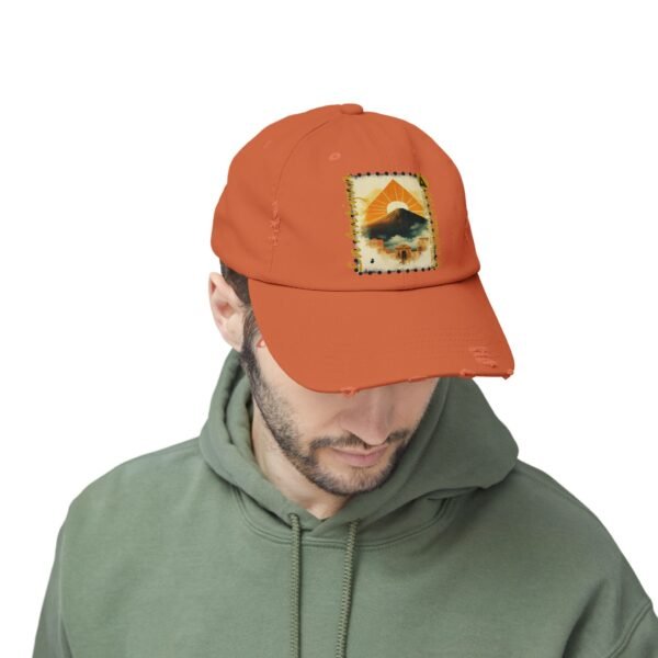 Gorra unisex de inspiración vintage con efecto desgastado de La Antigua Guatemala. Perfecta para un look casual.