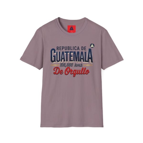 Celebra tu herencia guatemalteca con esta camiseta unisex, perfecta para pasear.