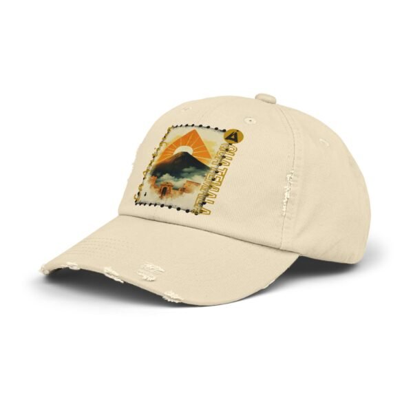 Gorra unisex de inspiración vintage con efecto desgastado de La Antigua Guatemala. Perfecta para un look casual.