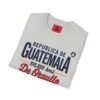 Celebra tu herencia guatemalteca con esta camiseta unisex, perfecta para pasear.