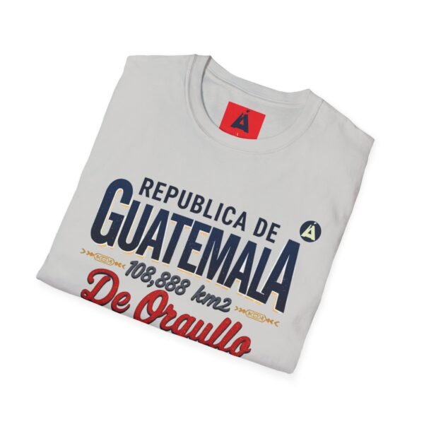 Celebra tu herencia guatemalteca con esta camiseta unisex, perfecta para pasear.