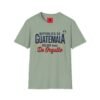 Celebra tu herencia guatemalteca con esta camiseta unisex, perfecta para pasear.
