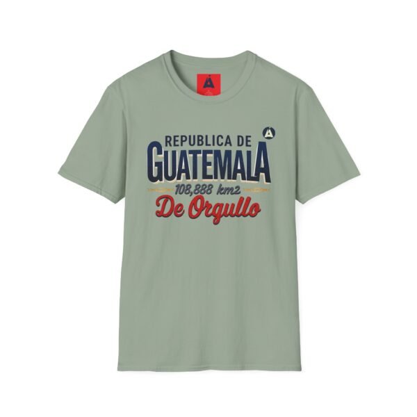 Celebra tu herencia guatemalteca con esta camiseta unisex, perfecta para pasear.