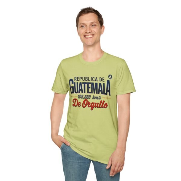 Celebra tu herencia guatemalteca con esta camiseta unisex, perfecta para pasear.