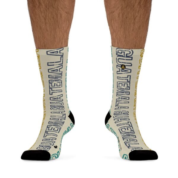 Calcetines inspirados en Guatemala, con un diseño colorido ideales para uso casual o como recuerdo de viaje.