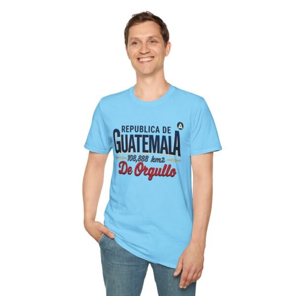 Celebra tu herencia guatemalteca con esta camiseta unisex, perfecta para pasear.