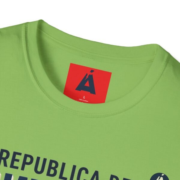 Celebra tu herencia guatemalteca con esta camiseta unisex, perfecta para pasear.