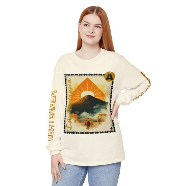 Camisa unisex de Guatemala, una prenda  perfecta para el día a día que complementa cualquier atuendo informal.