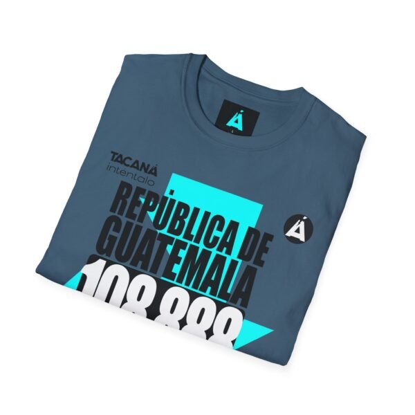 Celebra tu herencia guatemalteca con esta camiseta unisex, perfecta para pasear.