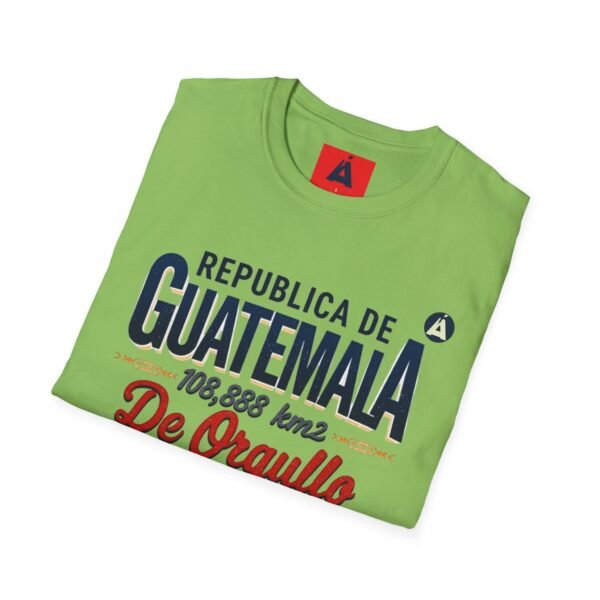 Celebra tu herencia guatemalteca con esta camiseta unisex, perfecta para pasear.