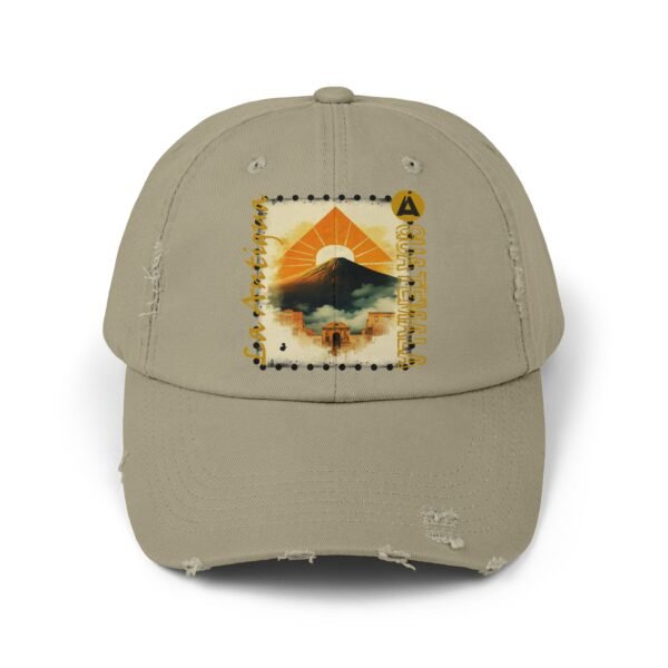 Gorra unisex de inspiración vintage con efecto desgastado de La Antigua Guatemala. Perfecta para un look casual.