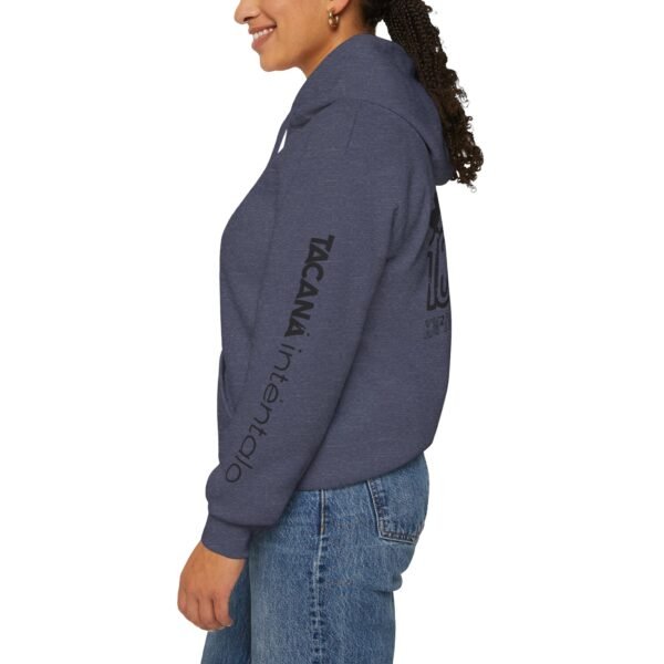 Sudadera unisex vintage de Guatemala con capucha, comoda y radiante con un aire retro y una calidez acogedora.