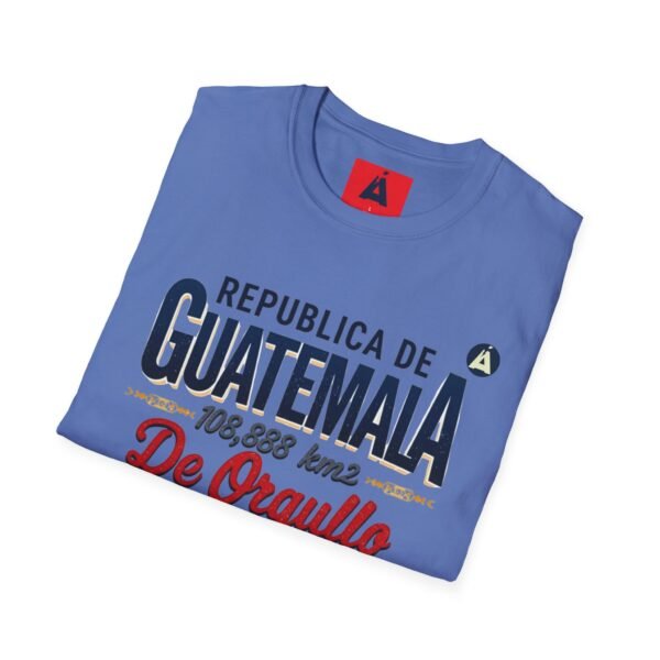 Celebra tu herencia guatemalteca con esta camiseta unisex, perfecta para pasear.