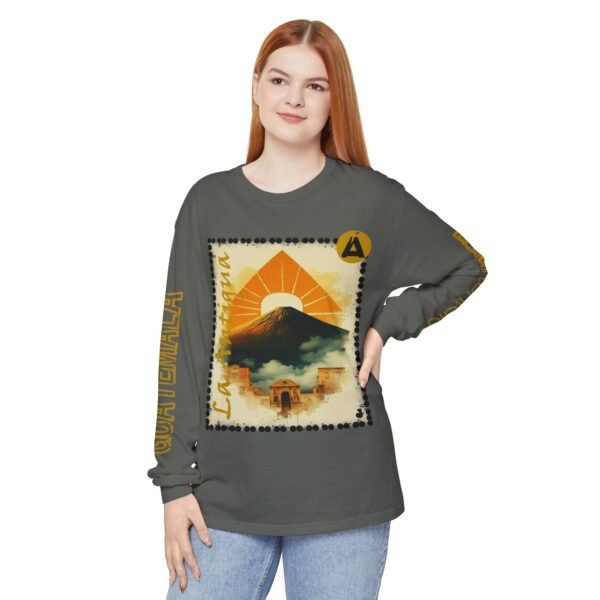 Camisa unisex de Guatemala, una prenda  perfecta para el día a día que complementa cualquier atuendo informal.