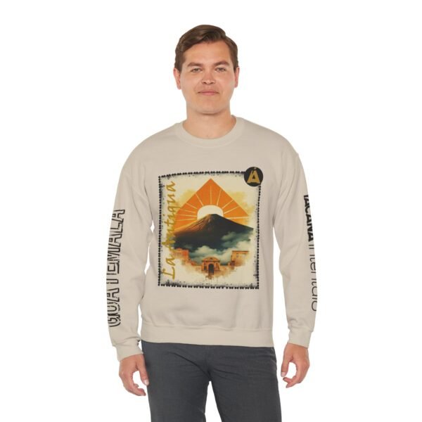 Abrigate con esta sudadera unisex inspirada en Guatemala, perfecta para los amantes de la moda viajera vintage.