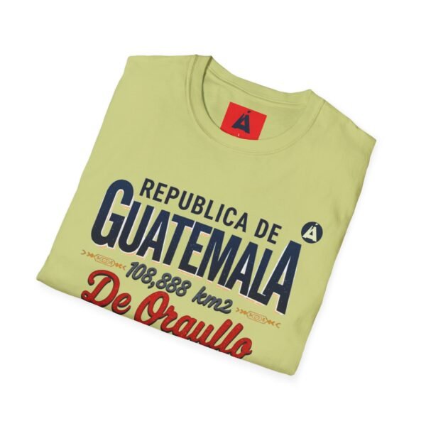 Celebra tu herencia guatemalteca con esta camiseta unisex, perfecta para pasear.
