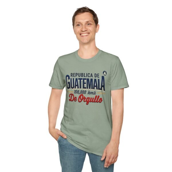 Celebra tu herencia guatemalteca con esta camiseta unisex, perfecta para pasear.