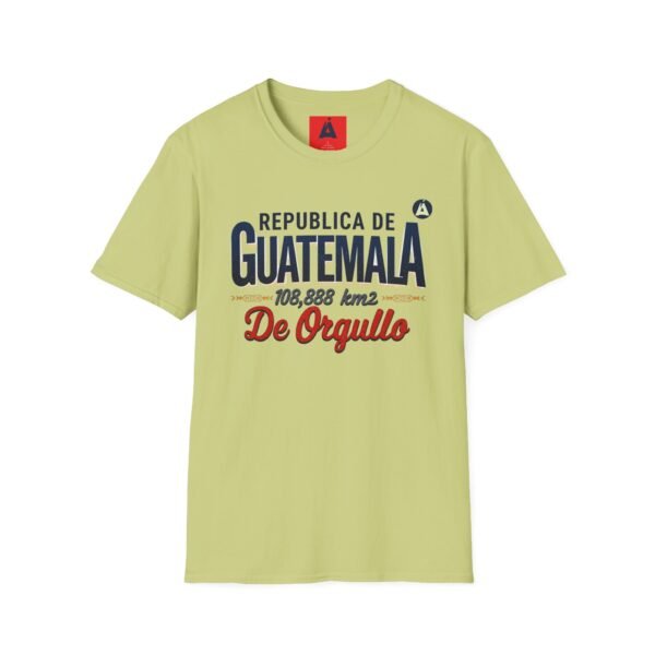 Celebra tu herencia guatemalteca con esta camiseta unisex, perfecta para pasear.