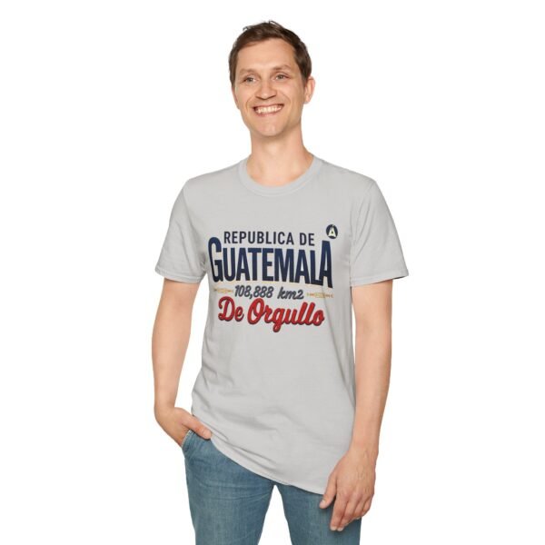 Celebra tu herencia guatemalteca con esta camiseta unisex, perfecta para pasear.