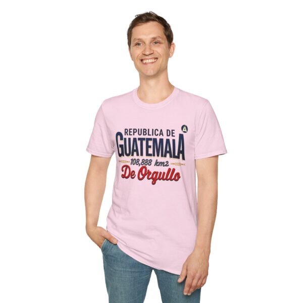 Celebra tu herencia guatemalteca con esta camiseta unisex, perfecta para pasear.