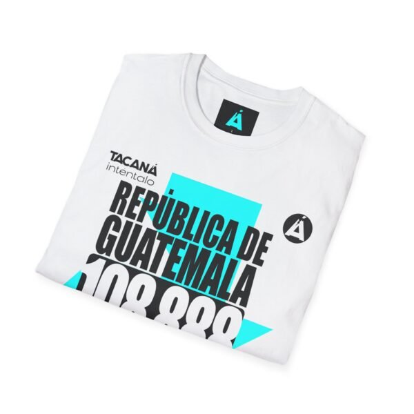 Celebra tu herencia guatemalteca con esta camiseta unisex, perfecta para pasear.